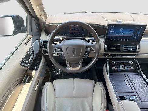 Used 2023 Lincoln Navigator L Reserve AWD/4WD image 16