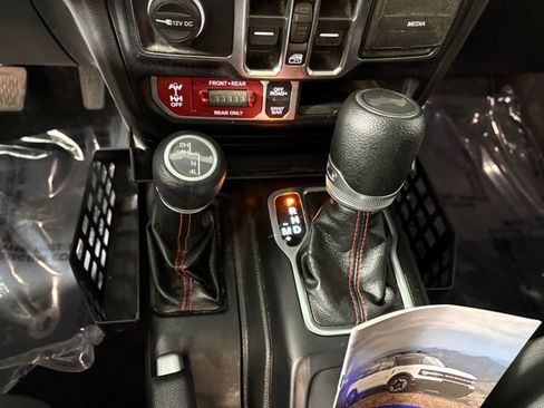 Used 2022 Jeep Wrangler Unlimited Rubicon w/ LED Lighting Group image 21