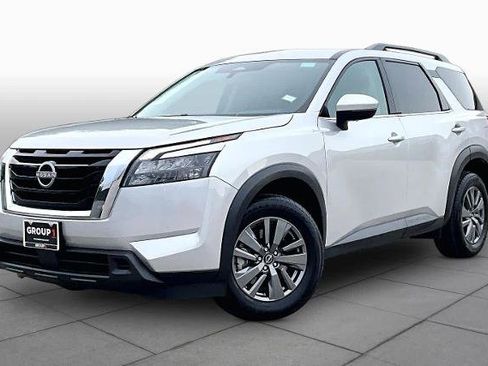 Certified 2025 Nissan Pathfinder SV FWD image 1