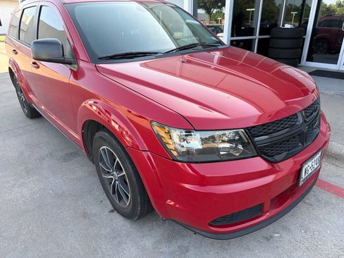 Used 2018 Dodge Journey SE w/ Connectivity Group FWD image 3