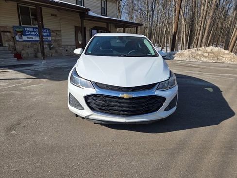 Used 2019 Chevrolet Cruze LS w/ LS Convenience Package FWD image 9