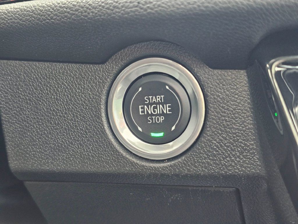 Used 2024 Chevrolet Traverse RS AWD/4WD image 38