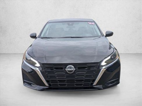 Used 2024 Nissan Altima 2.5 SV FWD image 2
