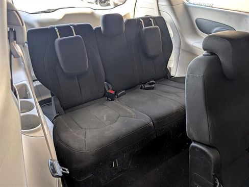 Used 2017 Chrysler Pacifica Touring w/ Tire & Wheel Group image 27