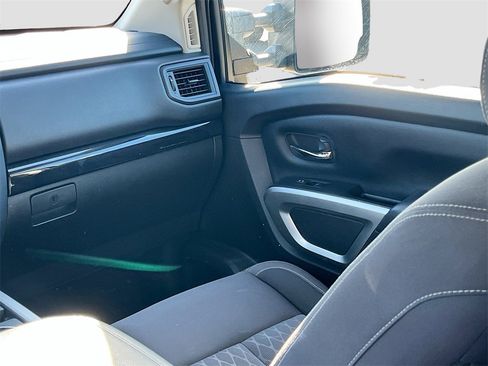 Used 2024 Nissan Titan SV w/ SV Convenience Package image 22