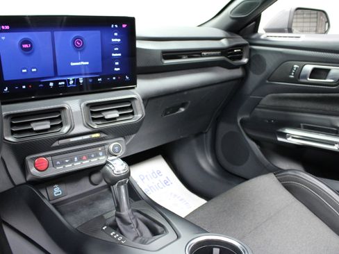 Used 2024 Ford Mustang Convertible image 17