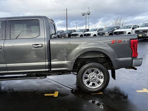 Used 2017 Ford F350 Lariat w/ Chrome Package image 11