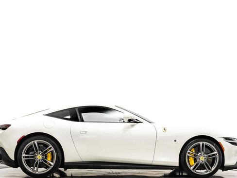 Used 2022 Ferrari Roma RWD image 2