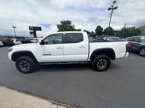 Used 2020 Toyota Tacoma TRD Off-Road w/ Exterior Package AWD/4WD image 7