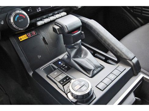 Used 2024 Toyota Tacoma TRD Off-Road image 28