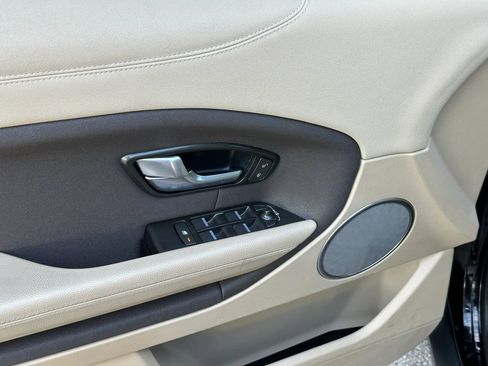 Used 2019 Land Rover Range Rover Evoque image 12