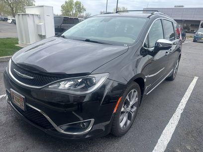 Used 2017 Chrysler Pacifica Limited w/ UConnect Theater Package