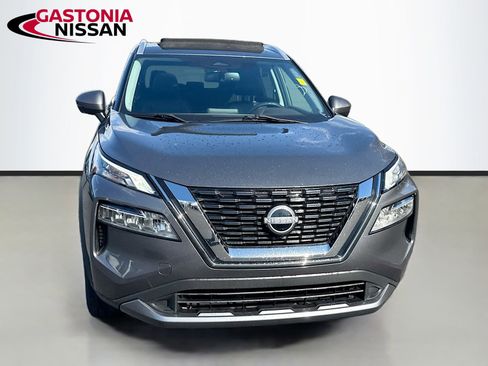 Used 2023 Nissan Rogue SL image 2