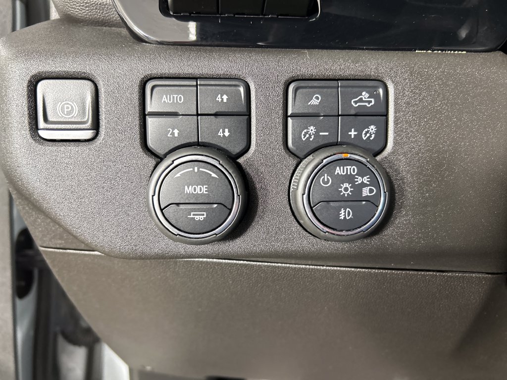 Used 2024 Chevrolet Silverado 2500 ZR2 w/ Technology Package AWD/4WD image 15