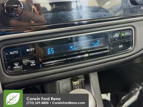 Used 2018 Toyota Corolla LE FWD image 15