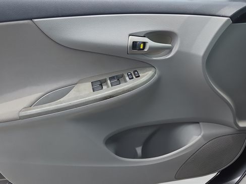 Used 2013 Toyota Corolla LE FWD image 32