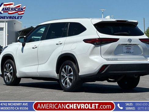Used 2023 Toyota Highlander XLE FWD image 6