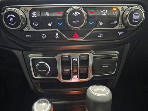 Used 2021 Jeep Wrangler Unlimited Sahara w/ Uconnect 4C Nav & Sound Group image 32