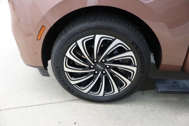 Used 2025 Lincoln Navigator Black Label AWD/4WD image 48
