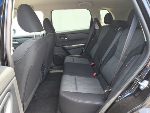Used 2025 Nissan Rogue SV AWD/4WD image 13