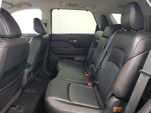 Used 2022 Nissan Pathfinder SL image 13