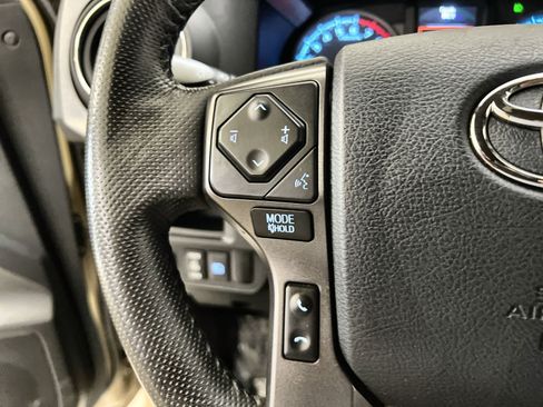 Used 2018 Toyota Tacoma TRD Off-Road w/ Technology Package AWD/4WD image 34