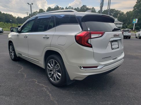 Used 2024 GMC Terrain Denali w/ Denali Premium Package AWD/4WD image 4