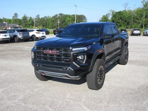 Used 2025 GMC Canyon AT4 AWD/4WD image 2