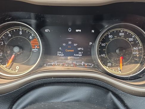 Used 2017 Jeep Cherokee Limited AWD/4WD image 10