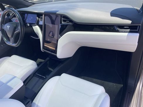 Used 2018 Tesla Model X 75D AWD/4WD image 11