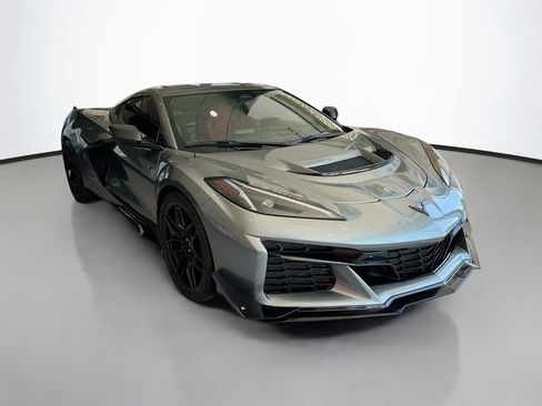Used 2024 Chevrolet Corvette Z06 RWD image 3