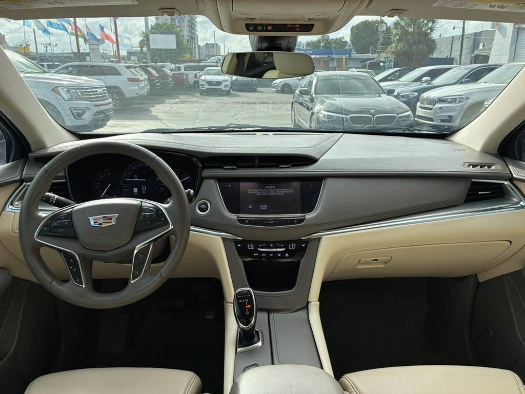 Used 2017 Cadillac XT5 Luxury w/ Driver Awareness Package FWD image 11