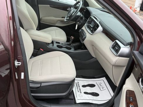 Used 2016 Kia Sorento LX w/ LX Convenience Package image 15