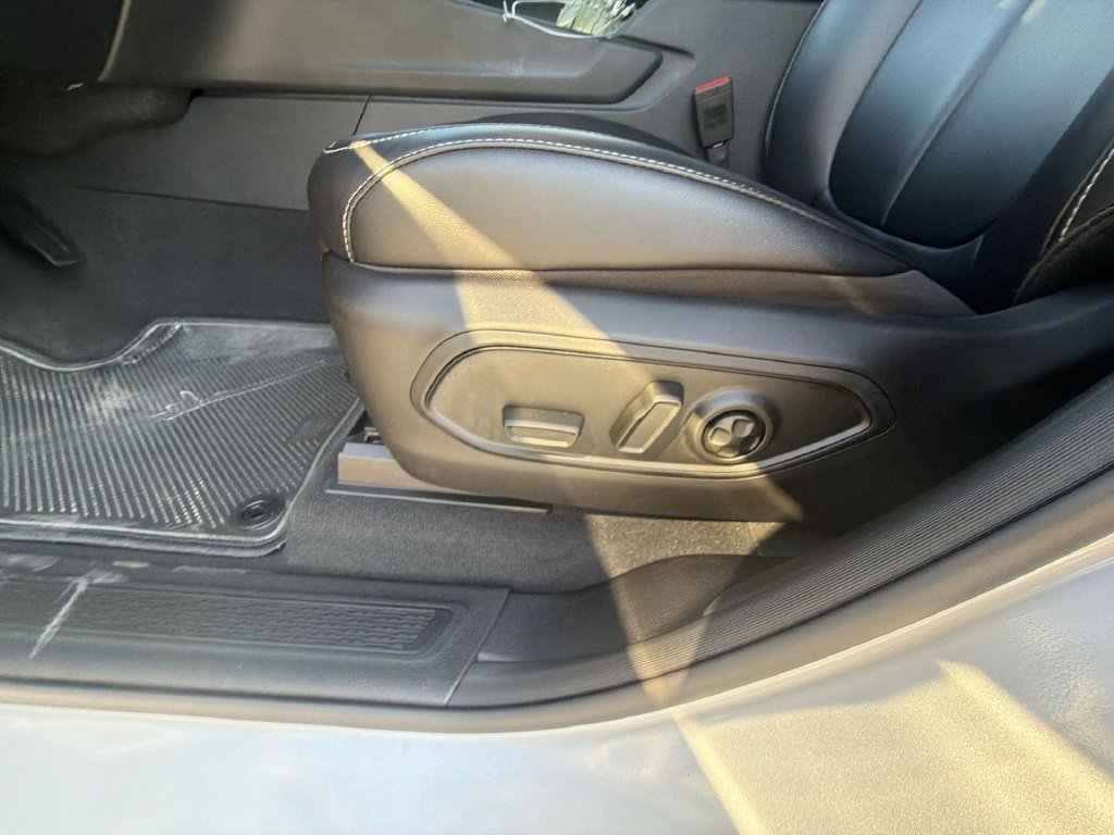 Used 2025 Jeep Grand Cherokee Limited w/ Black Appearance Package RWD image 9