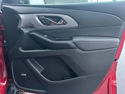 Used 2023 Chevrolet Traverse LT w/ LT Premium Package image 25