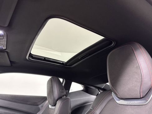 Used 2022 Chevrolet Camaro ZL1 RWD image 40