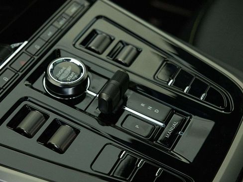 New 2026 Aston Martin DBX 707 image 32