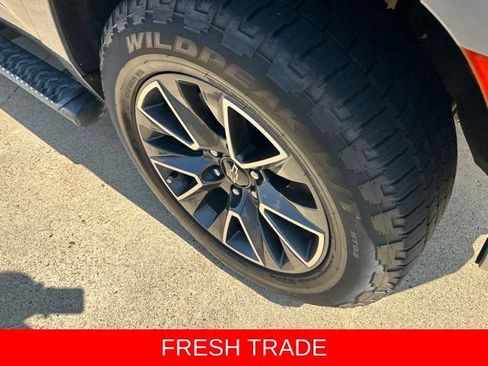 Used 2022 Chevrolet Tahoe Z71 w/ Z71 Off-Road Package AWD/4WD image 18