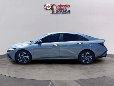 Used 2025 Hyundai Elantra Sport FWD image 2