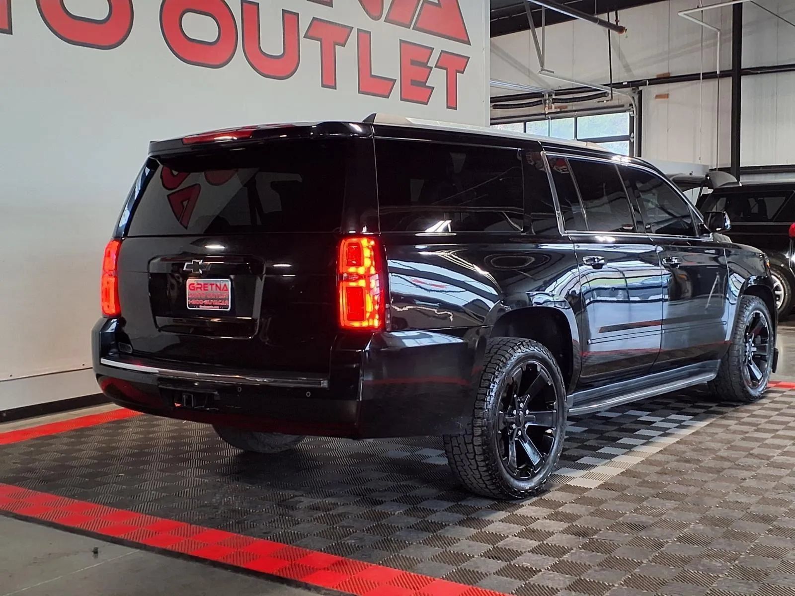 Used 2017 Chevrolet Suburban Premier w/ Max Trailering Package AWD/4WD image 8