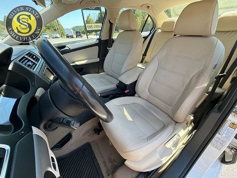 Used 2011 Volkswagen Jetta SEL FWD image 12