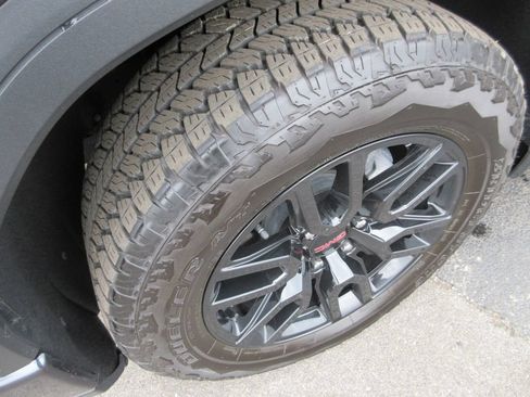 Used 2025 GMC Sierra 1500 Elevation w/ Preferred Package AWD/4WD image 13