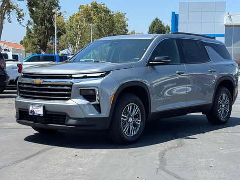 New 2026 Chevrolet Traverse LT FWD image 3
