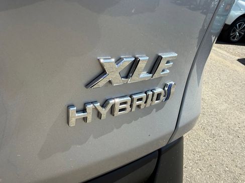 Used 2021 Toyota RAV4 XLE w/ Convenience Package AWD/4WD image 8