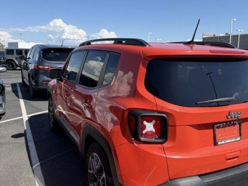 Used 2018 Jeep Renegade Latitude FWD image 6