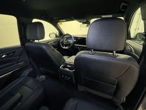Used 2025 Chevrolet Traverse LT AWD/4WD image 27