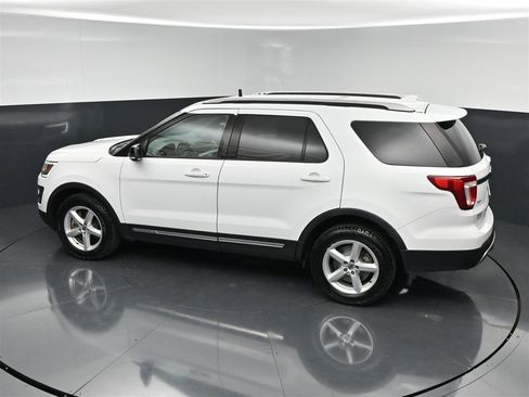 Used 2016 Ford Explorer XLT AWD/4WD image 26