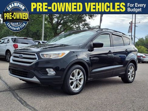 Used 2018 Ford Escape SE FWD image 1
