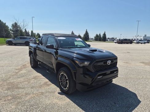 Used 2024 Toyota Tacoma TRD Sport image 3