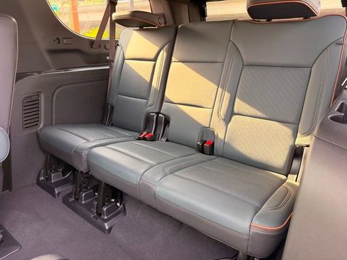Used 2025 GMC Yukon XL AT4 w/ AT4 Premium Package AWD/4WD image 28